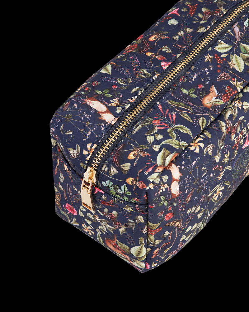 Wolf Garden Travel Pouch