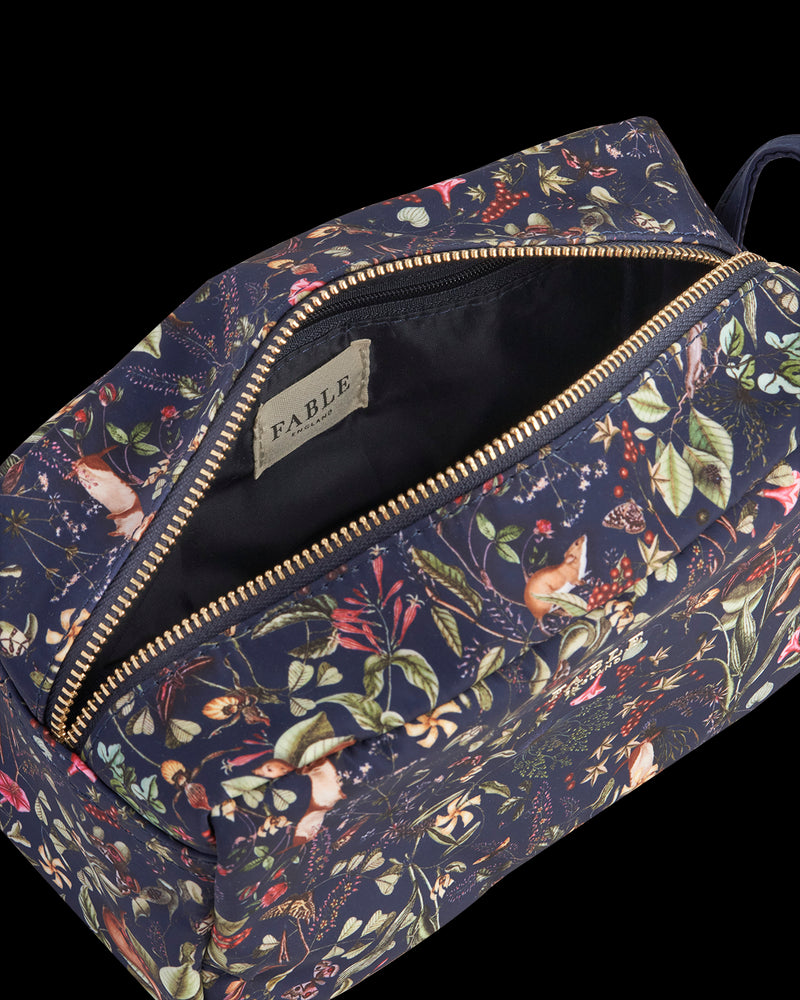 Wolf Garden Travel Pouch